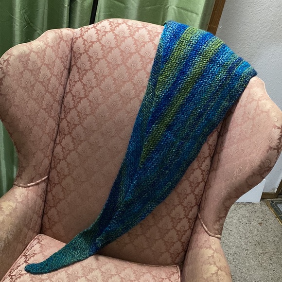 Knit shawl - Picture 3 of 4